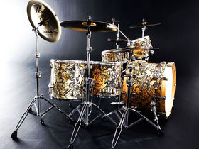 Chad Smith’s Pearl drumkit gets a tattoo